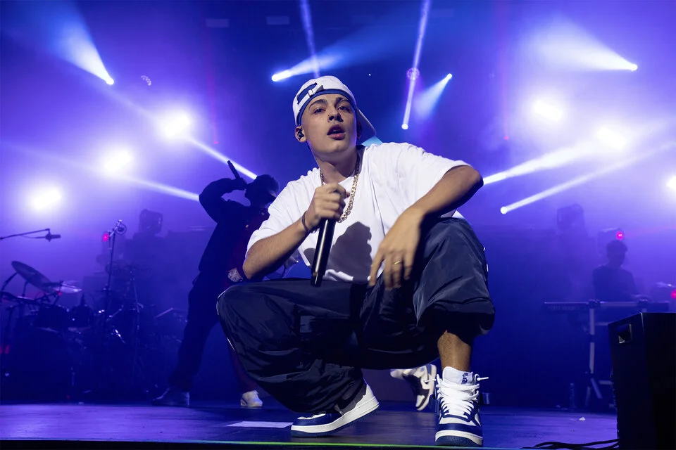 El artista dando un show